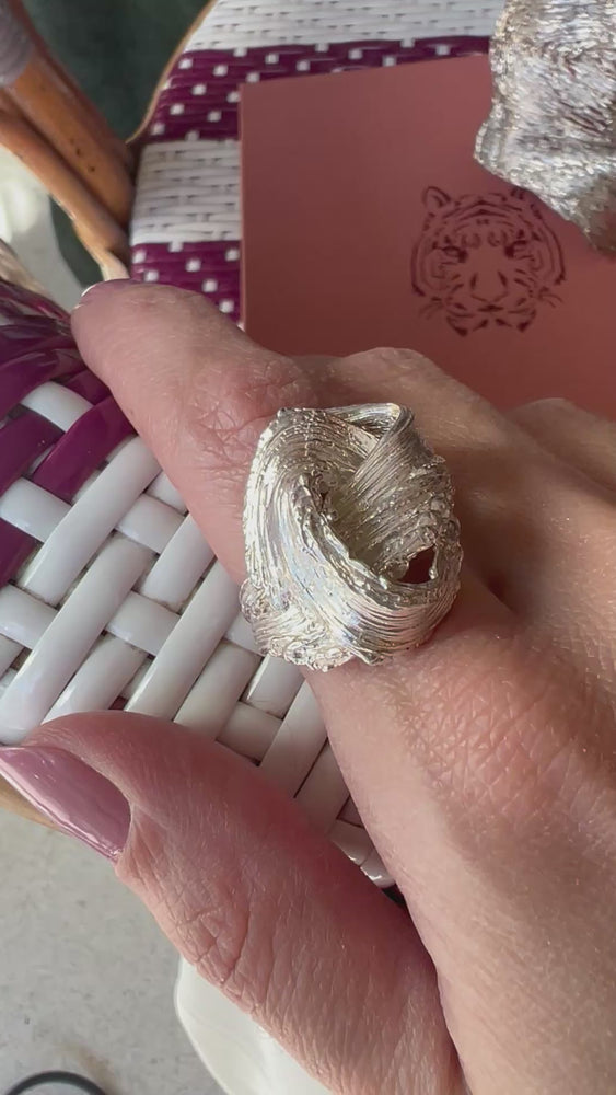 
            
                Load and play video in Gallery viewer, Pulse Ring
            
        