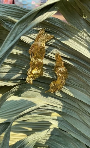 
            
                Load and play video in Gallery viewer, Lifelike Earrings
            
        